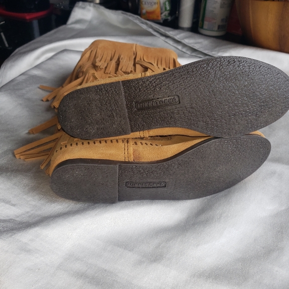 MINNETONKA 3-Layer Fringe Boots - Picture 7 of 8